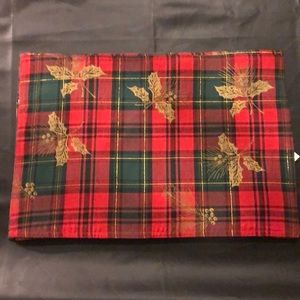 Holiday place settings